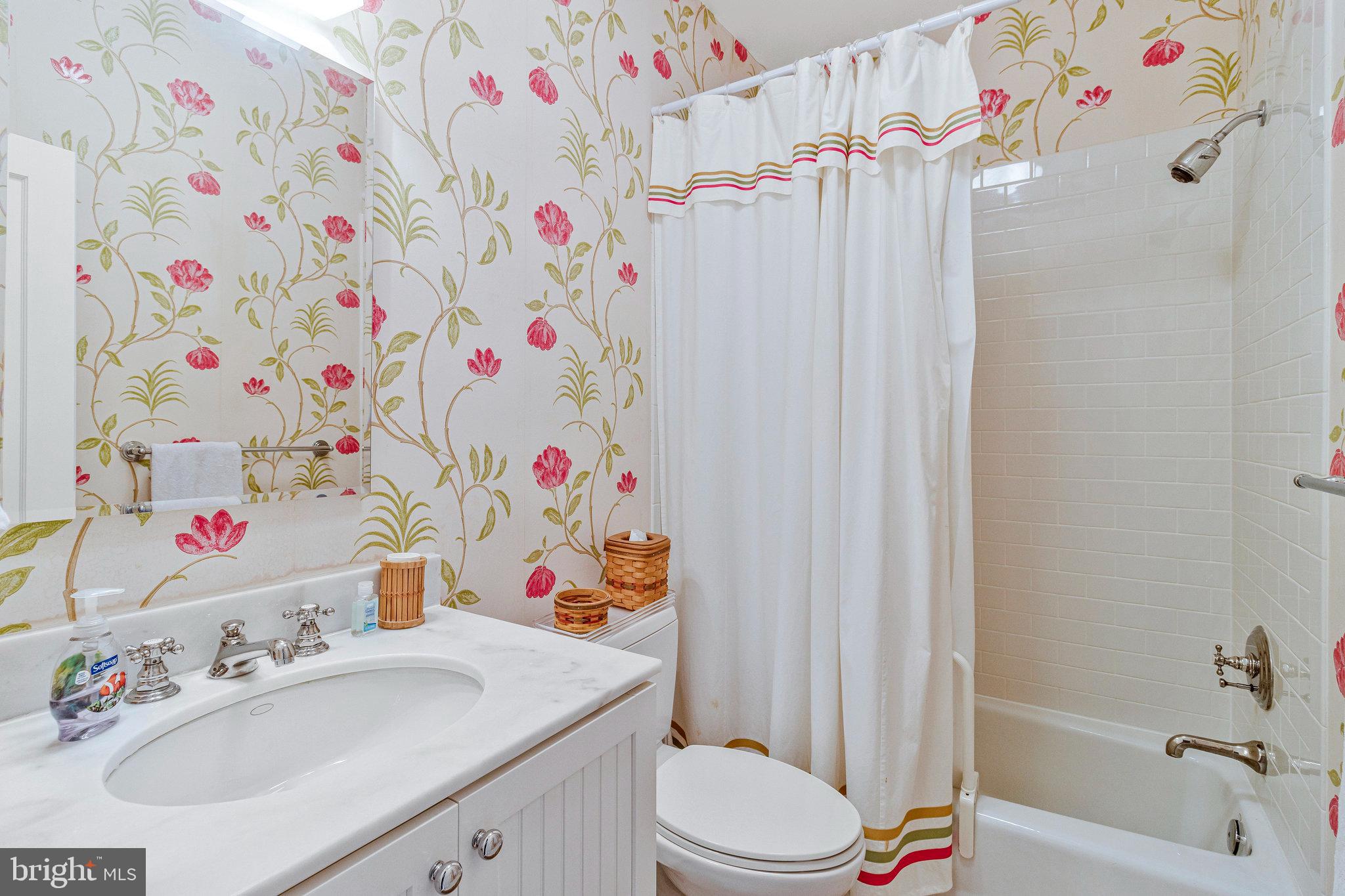 LYON VILLAGE - Residential