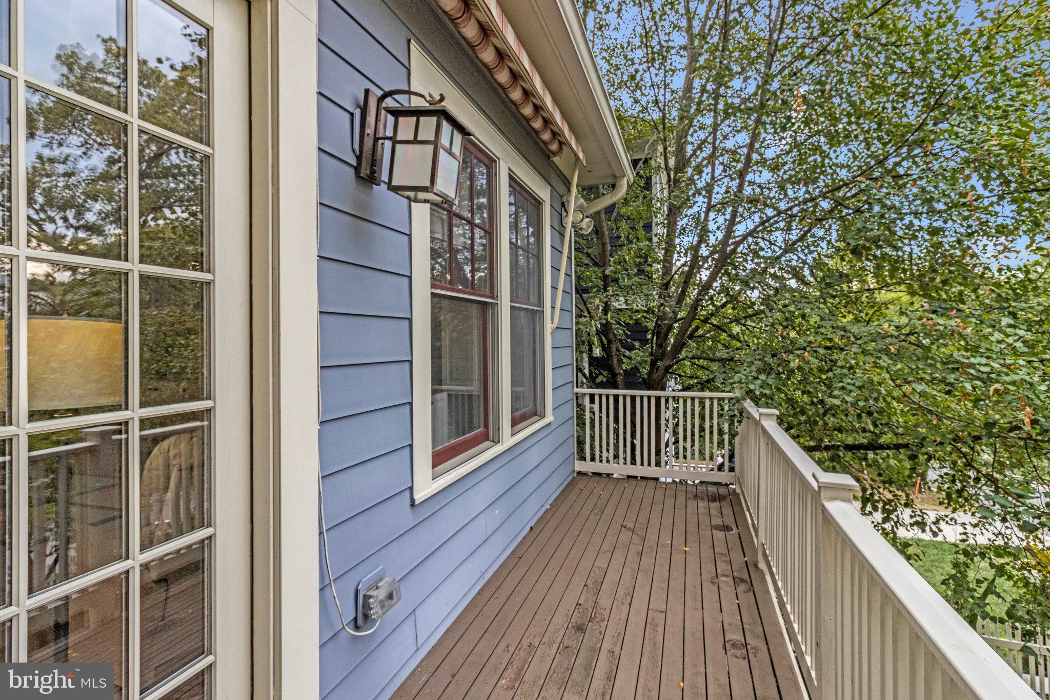 LYON VILLAGE - Residential