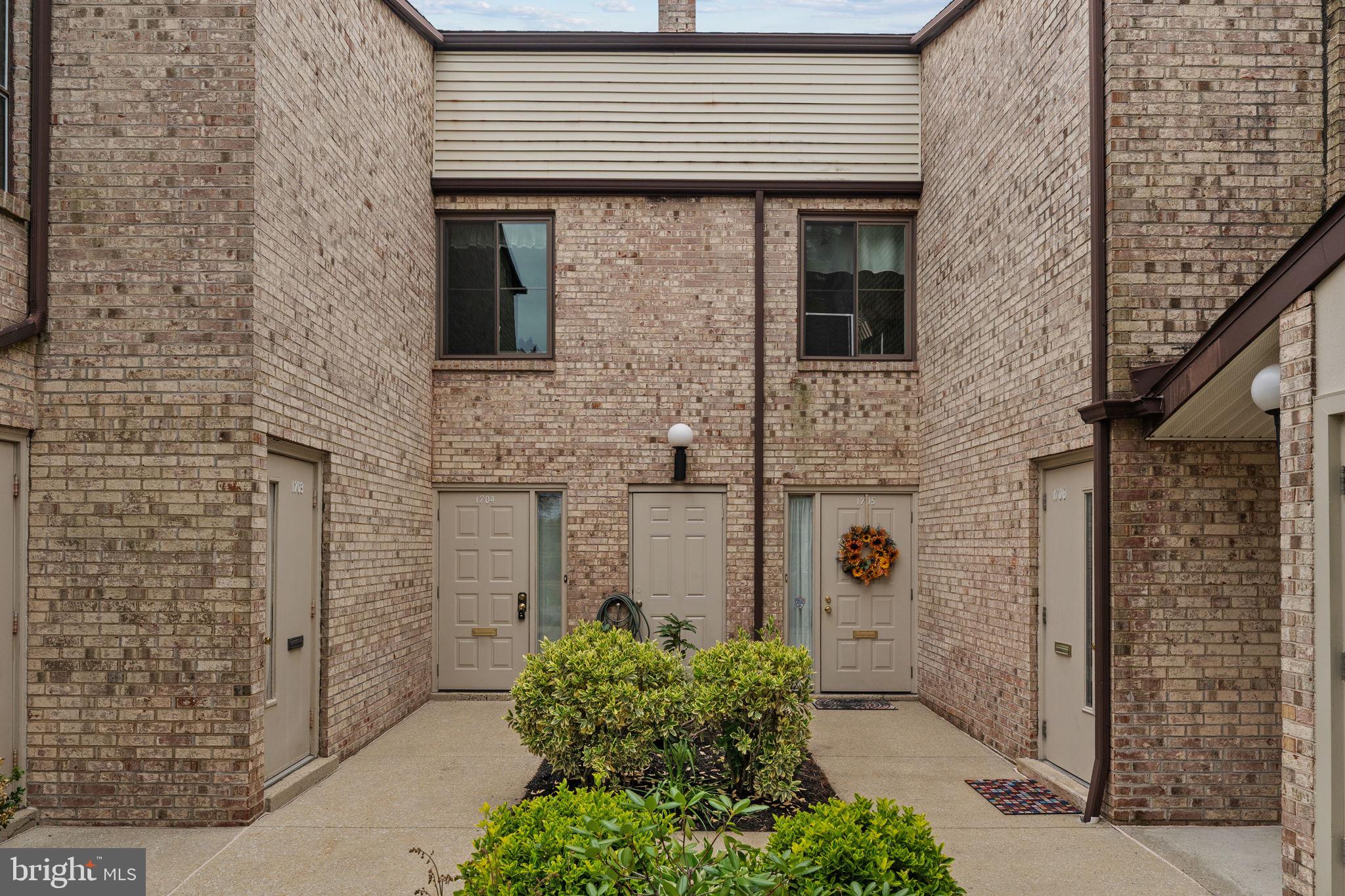 1704 RAINTREE LANE