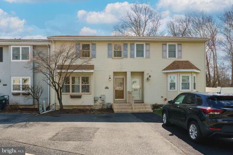 Townhouse For Sale - 302 2nd Street<br/> NEWARK, DE 19711