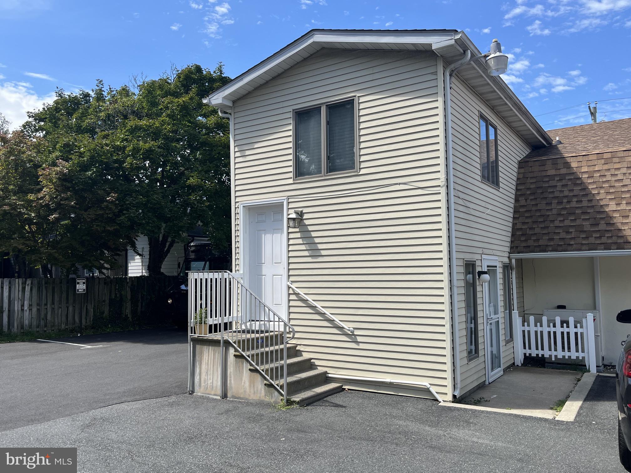 353 SAVANNAH ROAD 3