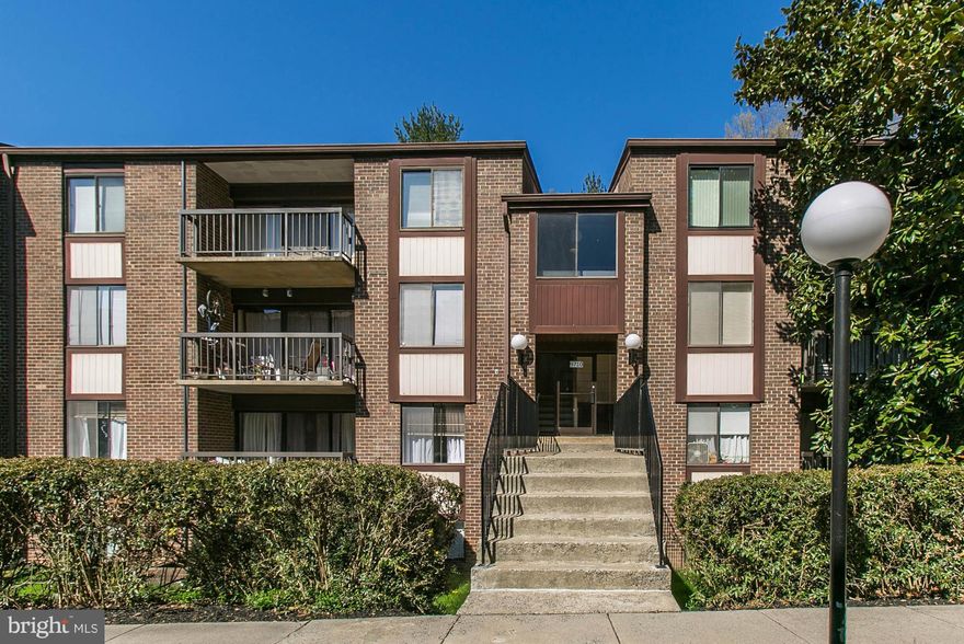 This lovely TOP FLOOR condo is nestled in the heart of Hawthorne Village! HUGE balcony! The grounds of this condo feature mature trees in a park like setting. A view of the pool and the trees from the balcony creates a relaxing atmosphere that can be enjoyed throughout the home. Washer & Dryer in unit/walk-in laundry room! Utilities included! MOVE IN ready & waiting for new owner!