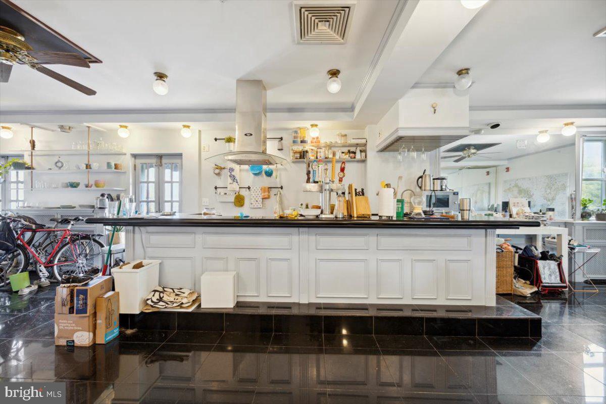 ITALIAN MARKET - Commercial Sale