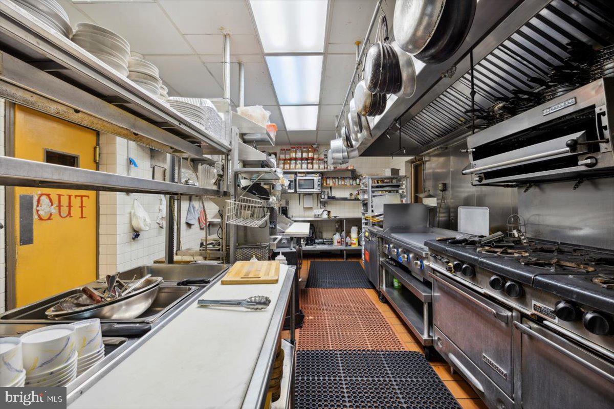 ITALIAN MARKET - Commercial Sale