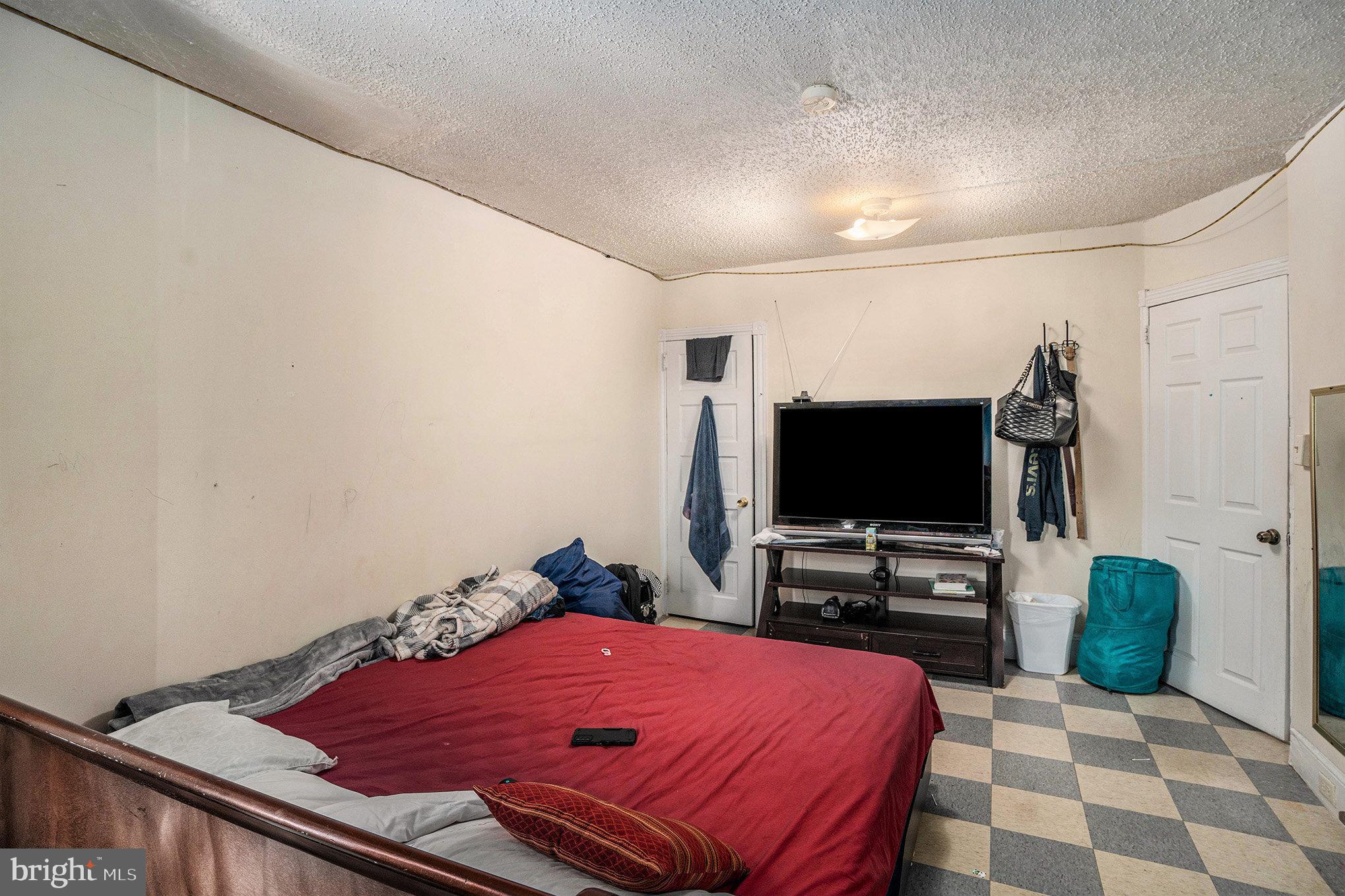 NORRISTOWN - Residential