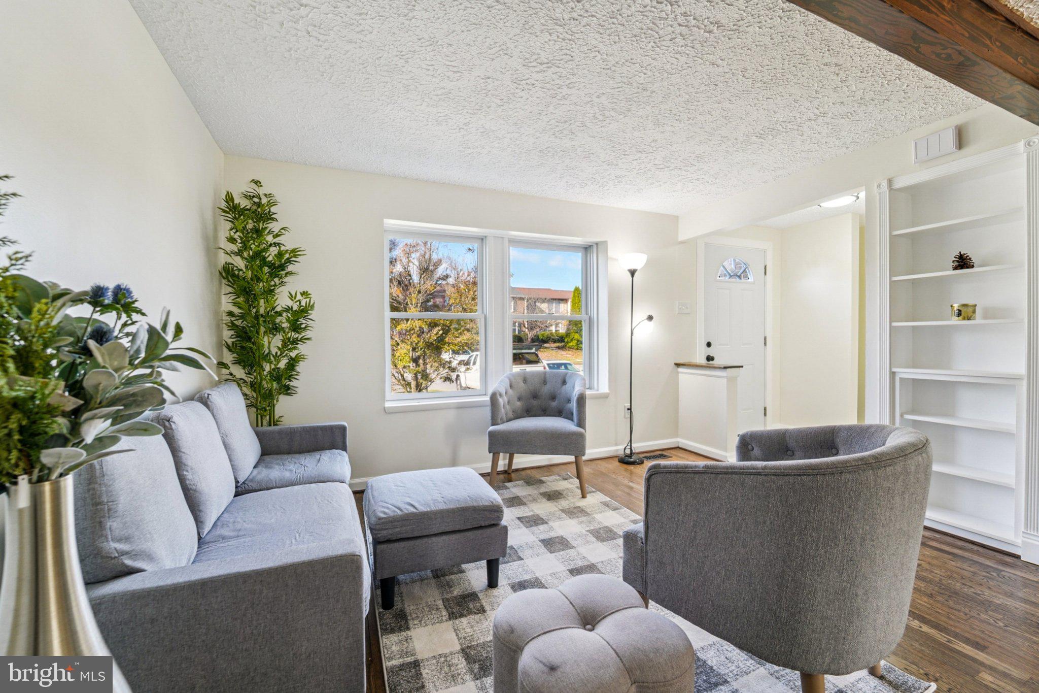 QUEEN ANNE VILLAGE - Residential