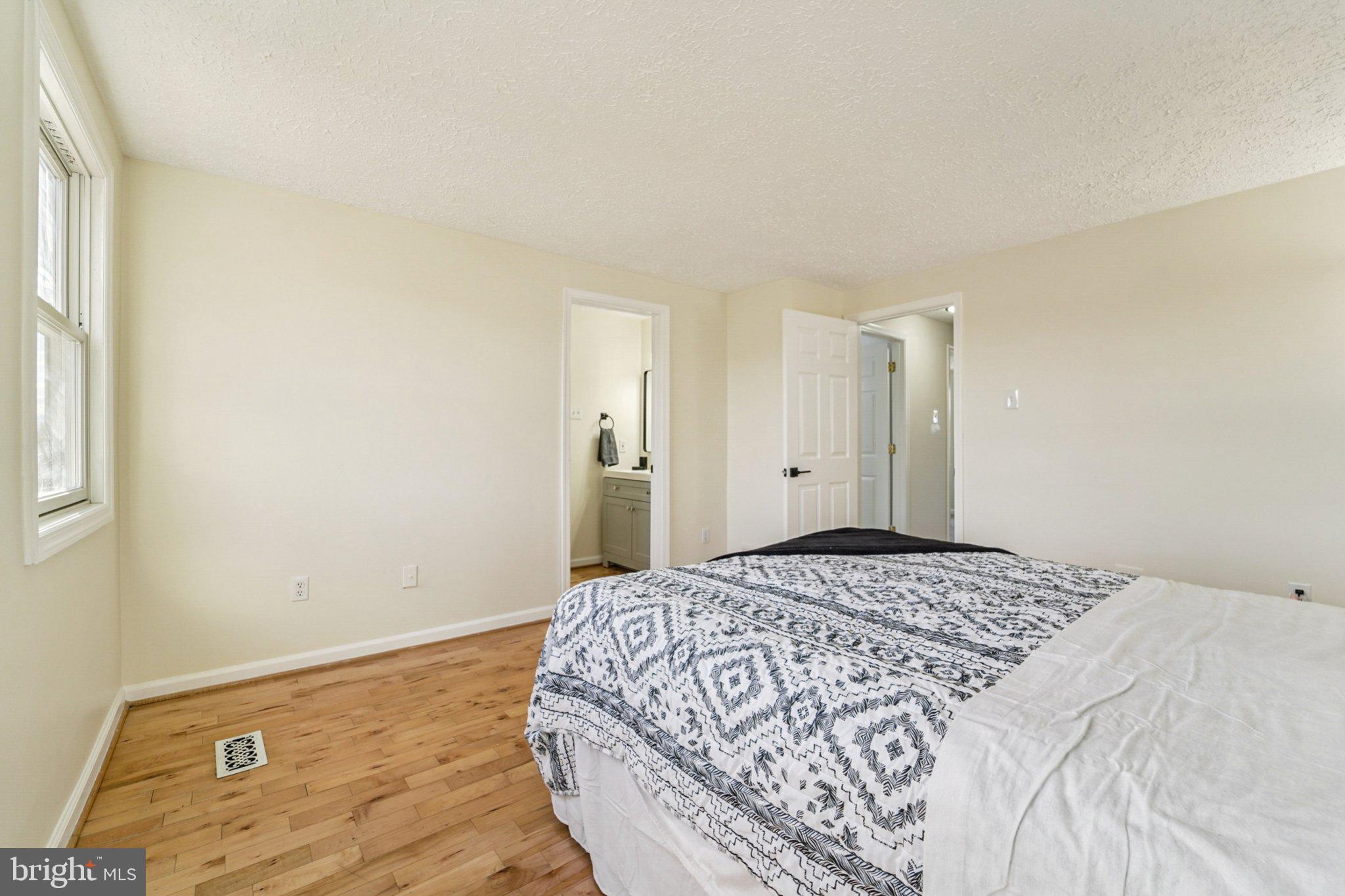 QUEEN ANNE VILLAGE - Residential