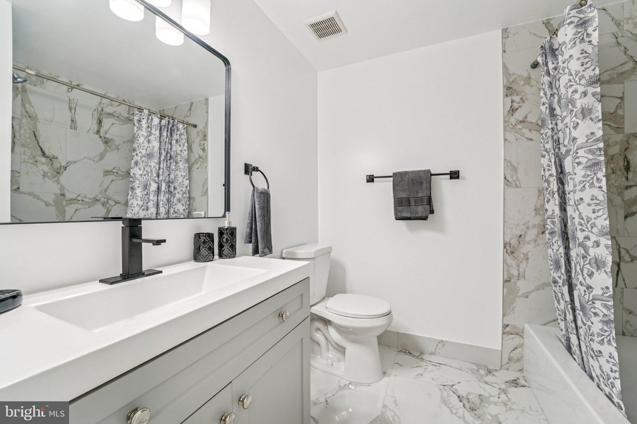 QUEEN ANNE VILLAGE - Residential