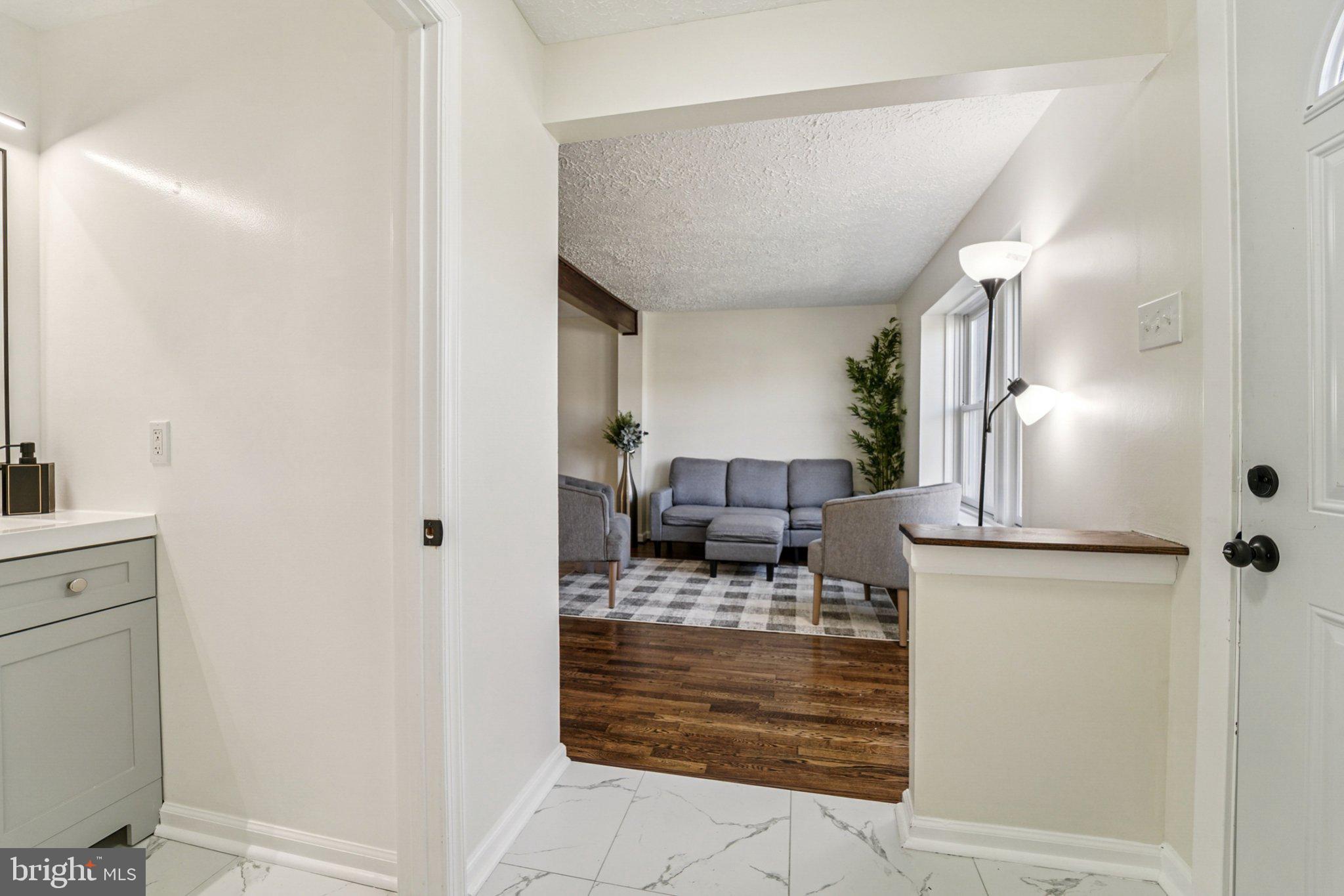 QUEEN ANNE VILLAGE - Residential