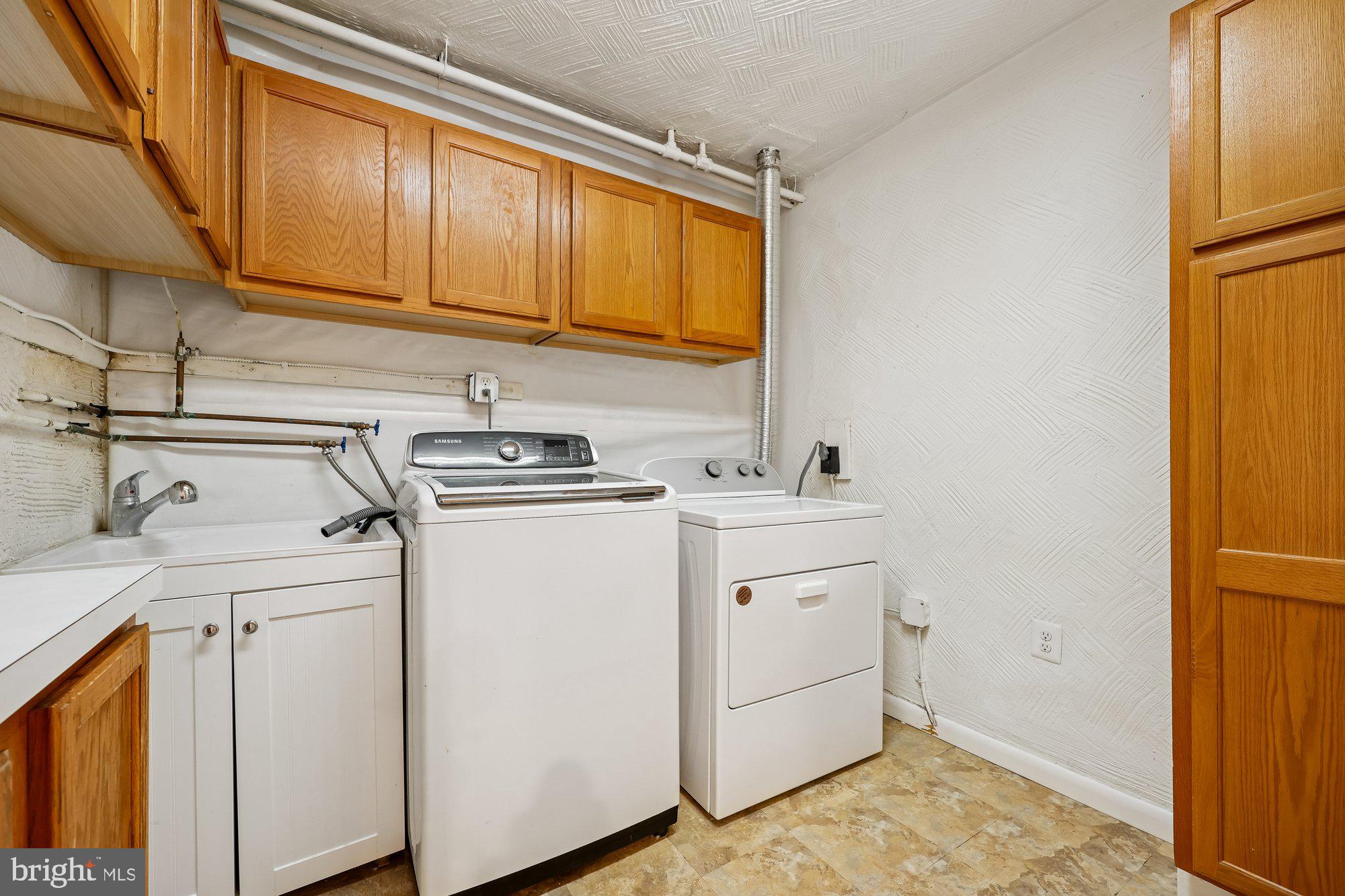 DUNLOP HILLS - Residential