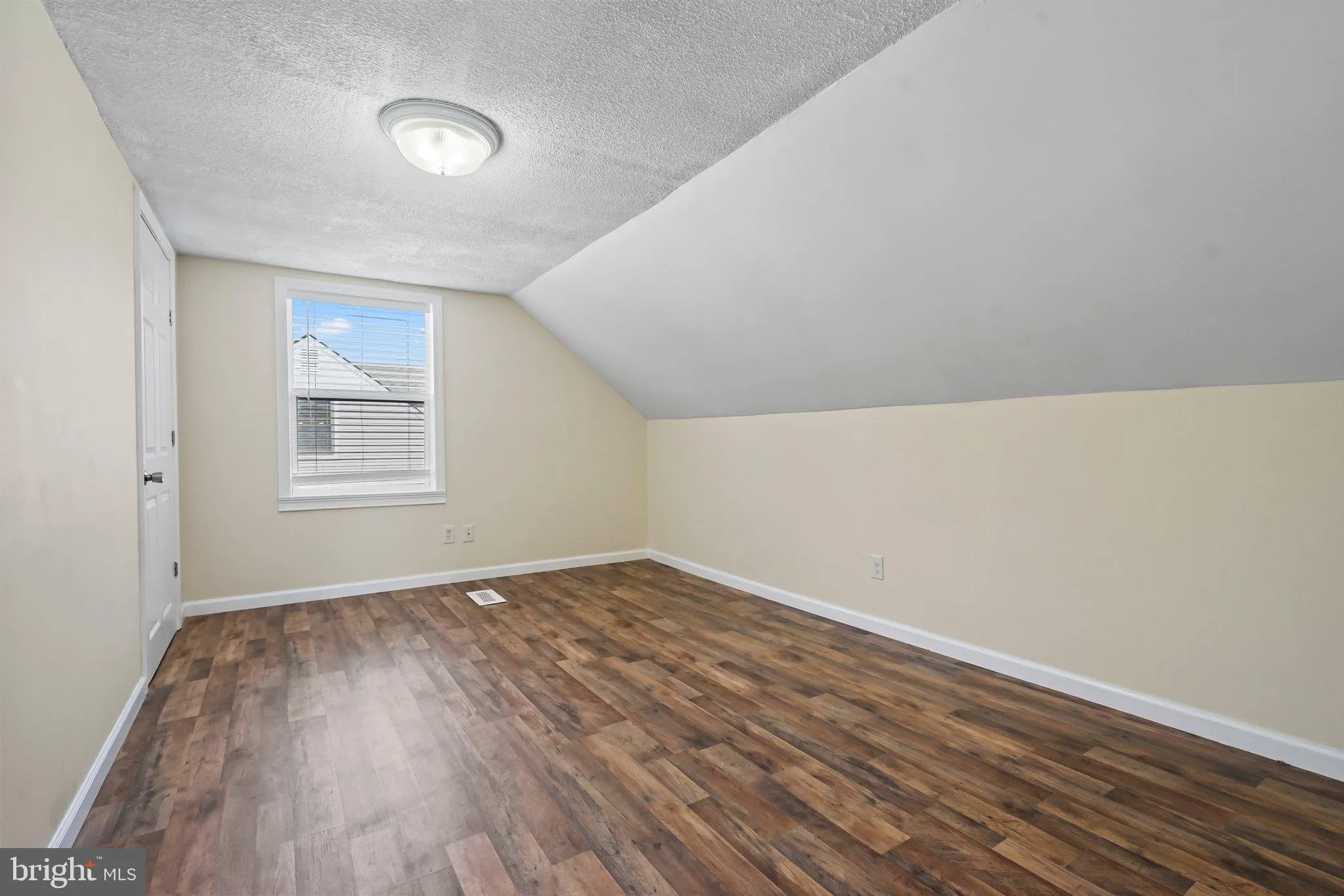 Ewing, New Jersey 08628, United States, 4 Bedrooms Bedrooms, ,1 BathroomBathrooms,Residential,Pending,4911