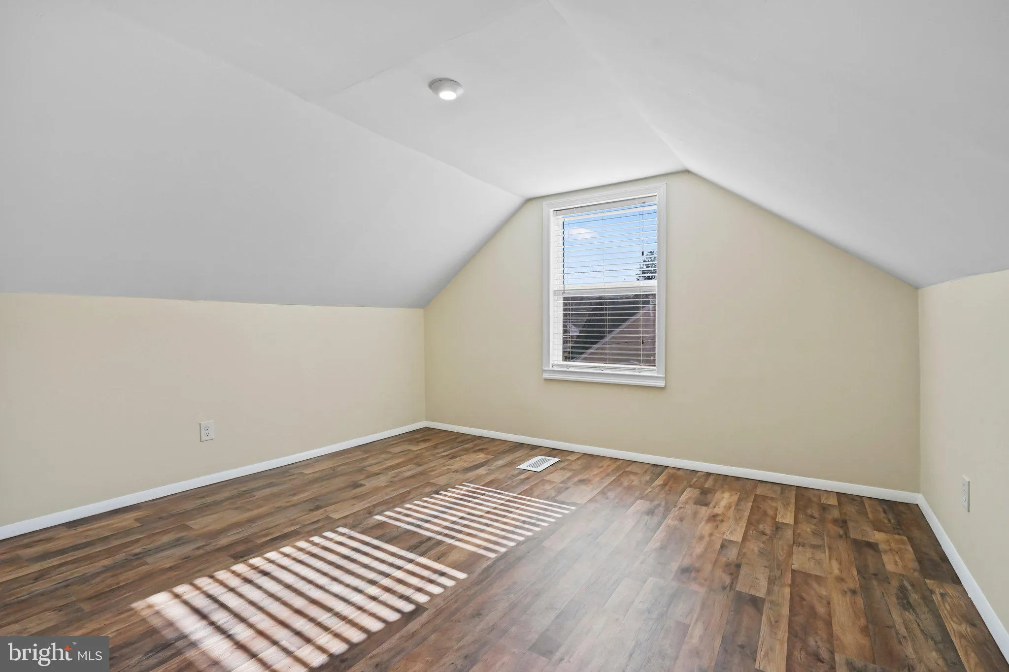 Ewing, New Jersey 08628, United States, 4 Bedrooms Bedrooms, ,1 BathroomBathrooms,Residential,Pending,4911