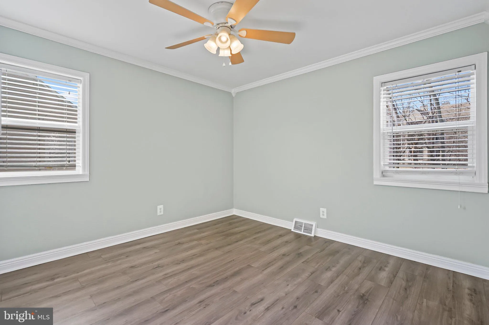 Ewing, New Jersey 08628, United States, 4 Bedrooms Bedrooms, ,1 BathroomBathrooms,Residential,Pending,4911