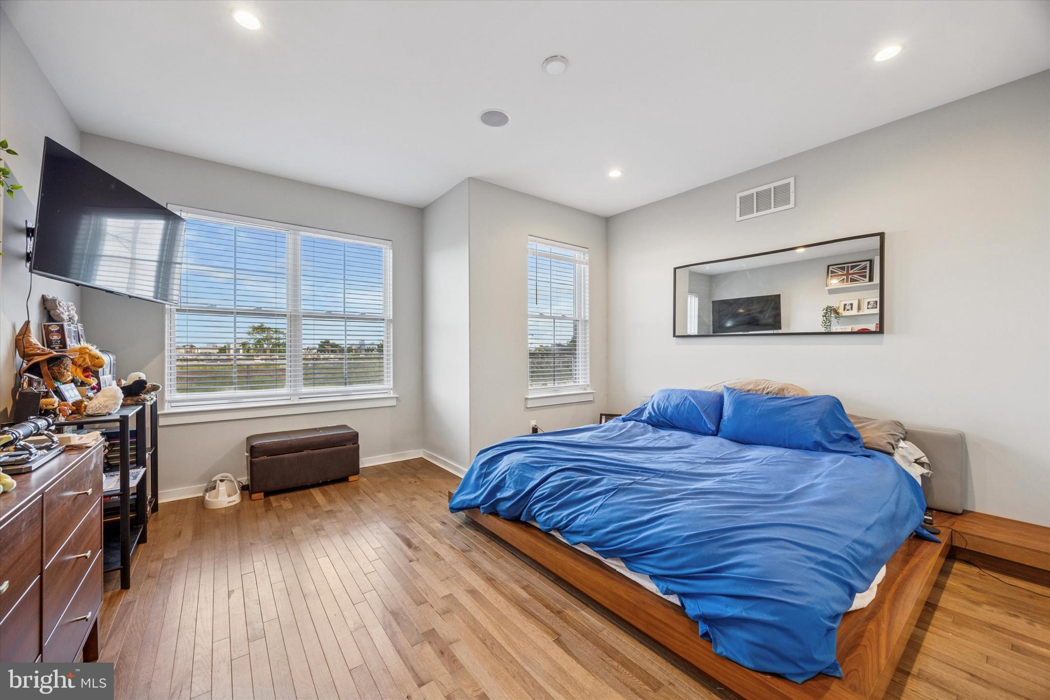 POINT BREEZE - Residential