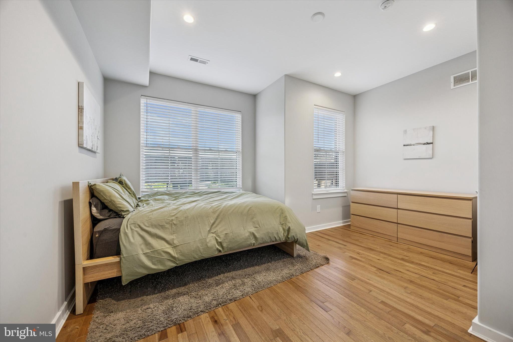 POINT BREEZE - Residential