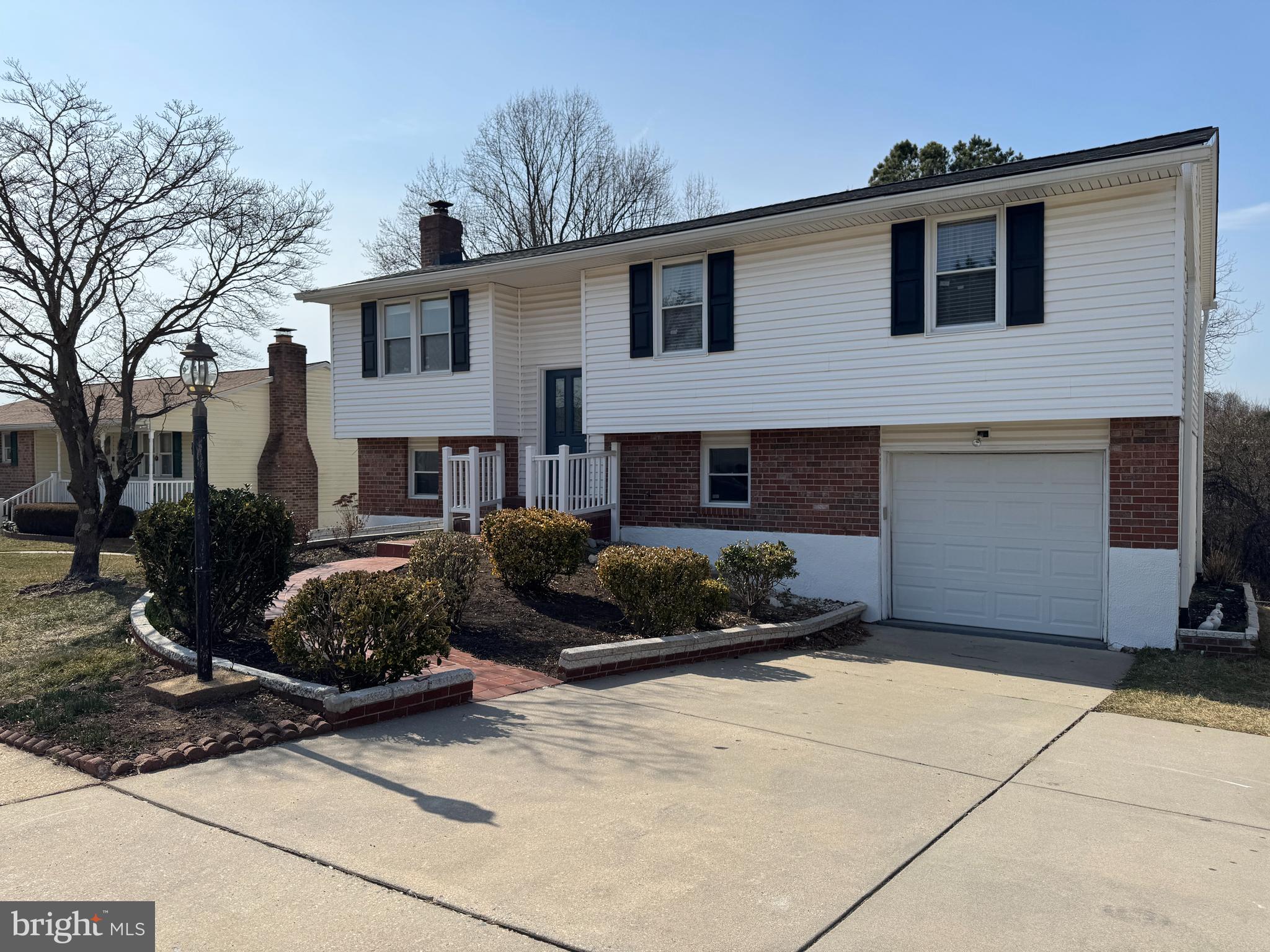 6 LOVELOCK COURT