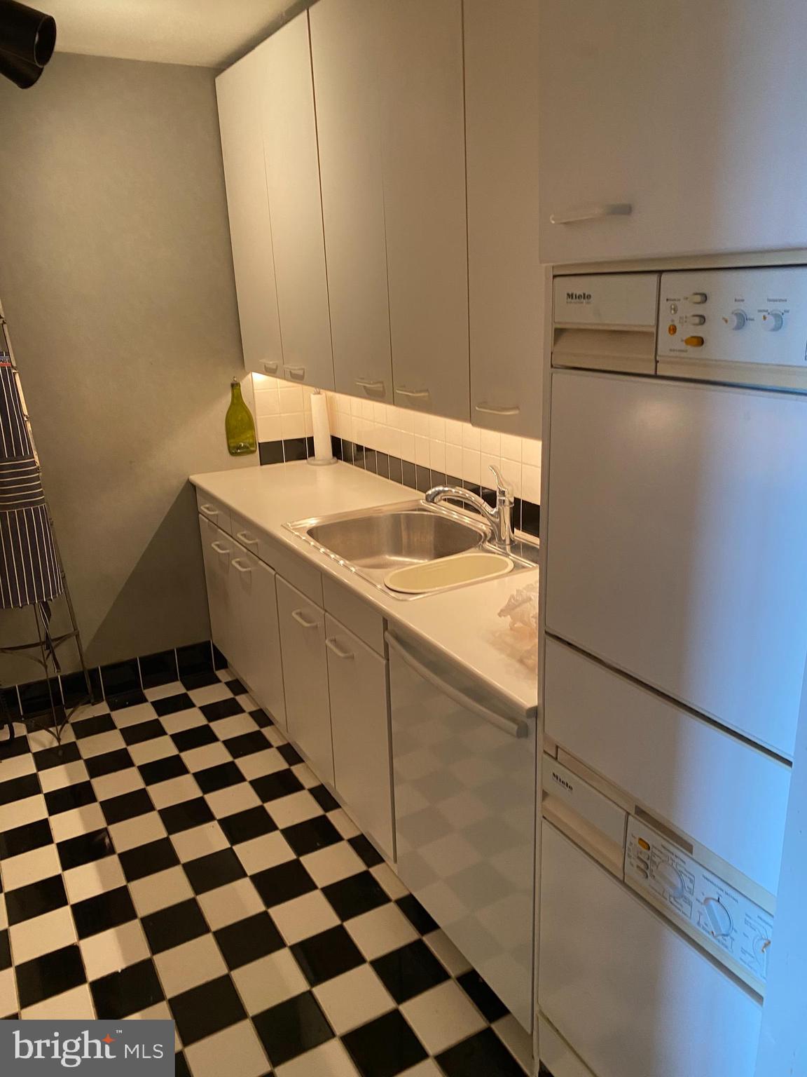 WASHINGTON SQ - Residential