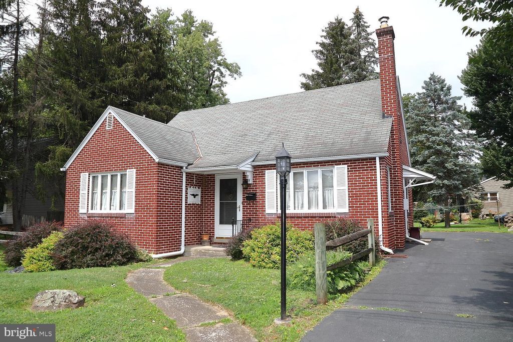 Photo of 108 ESSEX ST, MARIETTA, PA 17547 (MLS # PALA2038722)