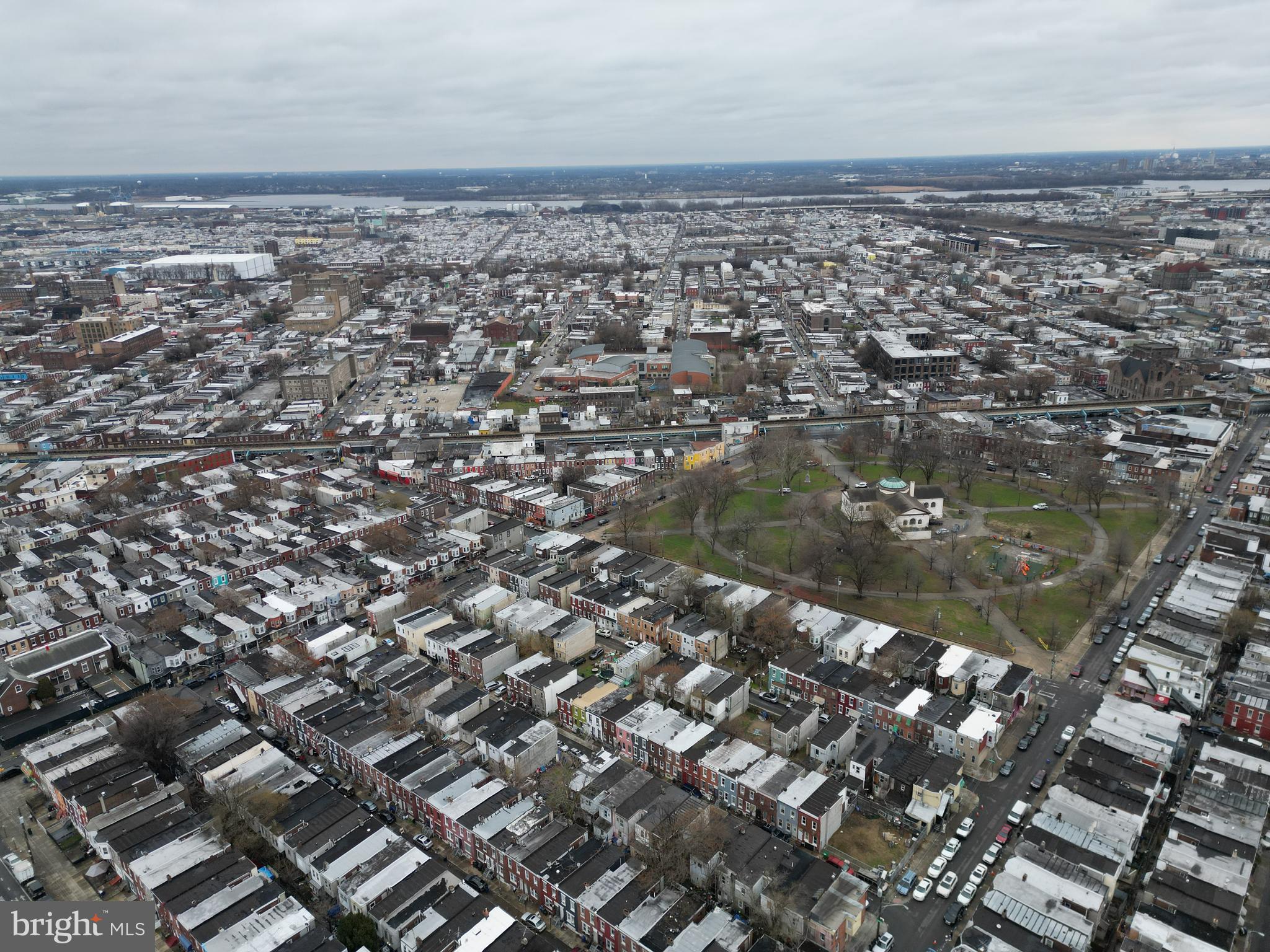 627 E LIPPINCOTT STREET