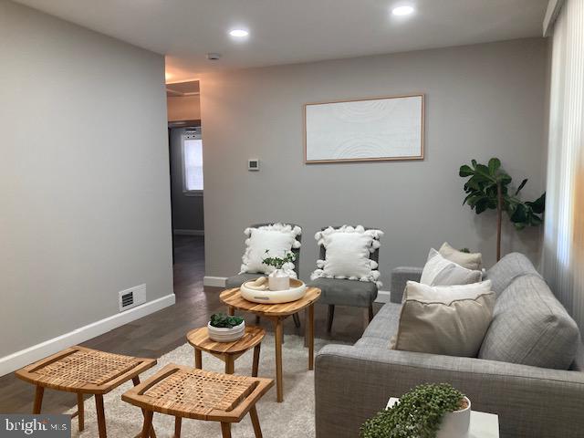 WINDSOR  MILL - Residential