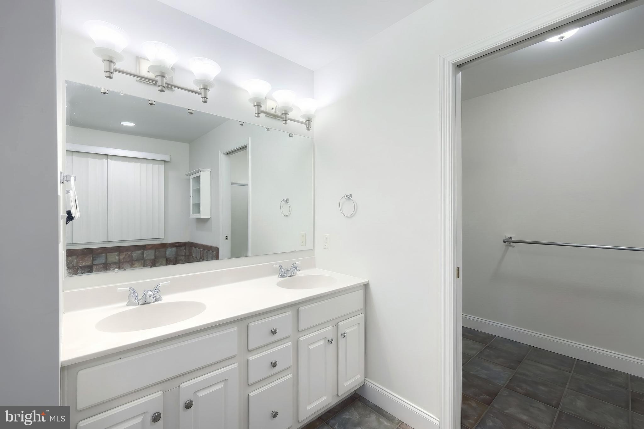 LAUREL ESTATES - Residential