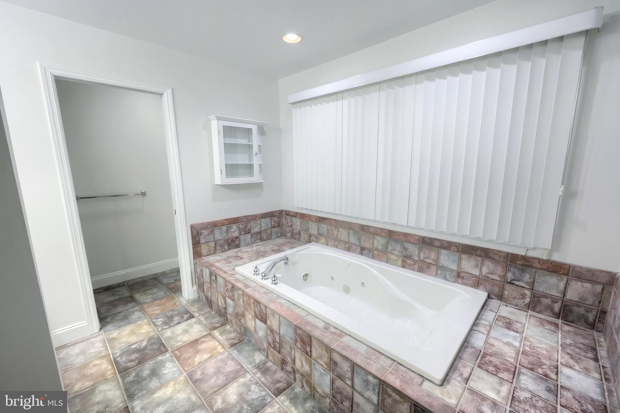 LAUREL ESTATES - Residential
