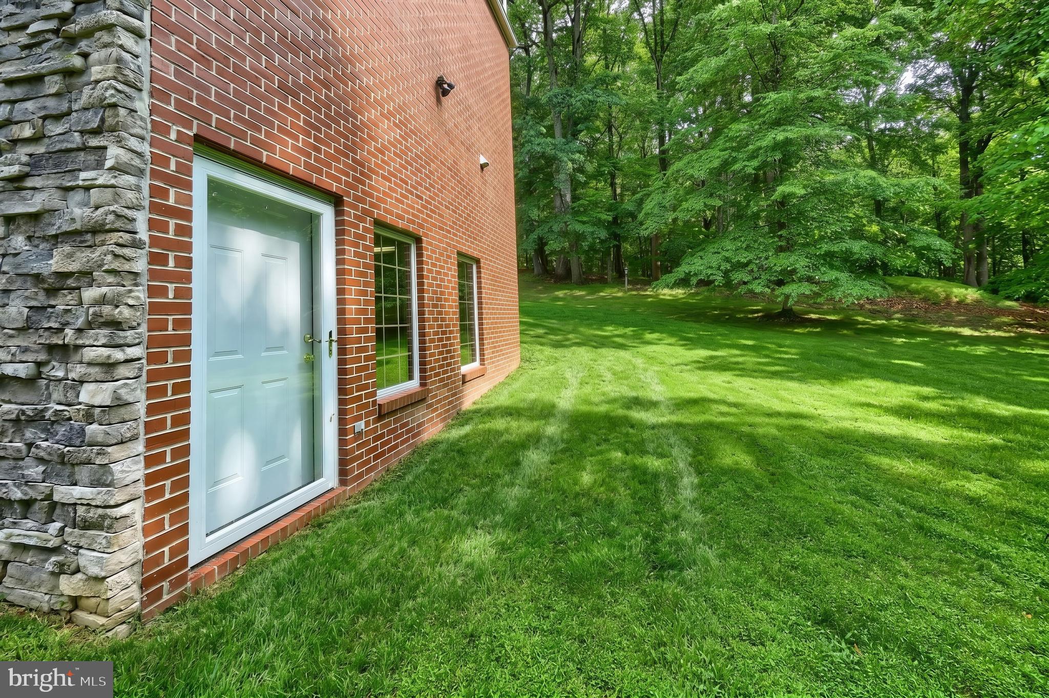 LAUREL ESTATES - Residential