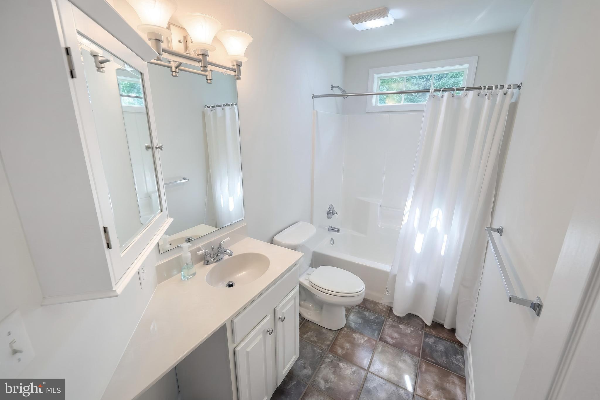 LAUREL ESTATES - Residential