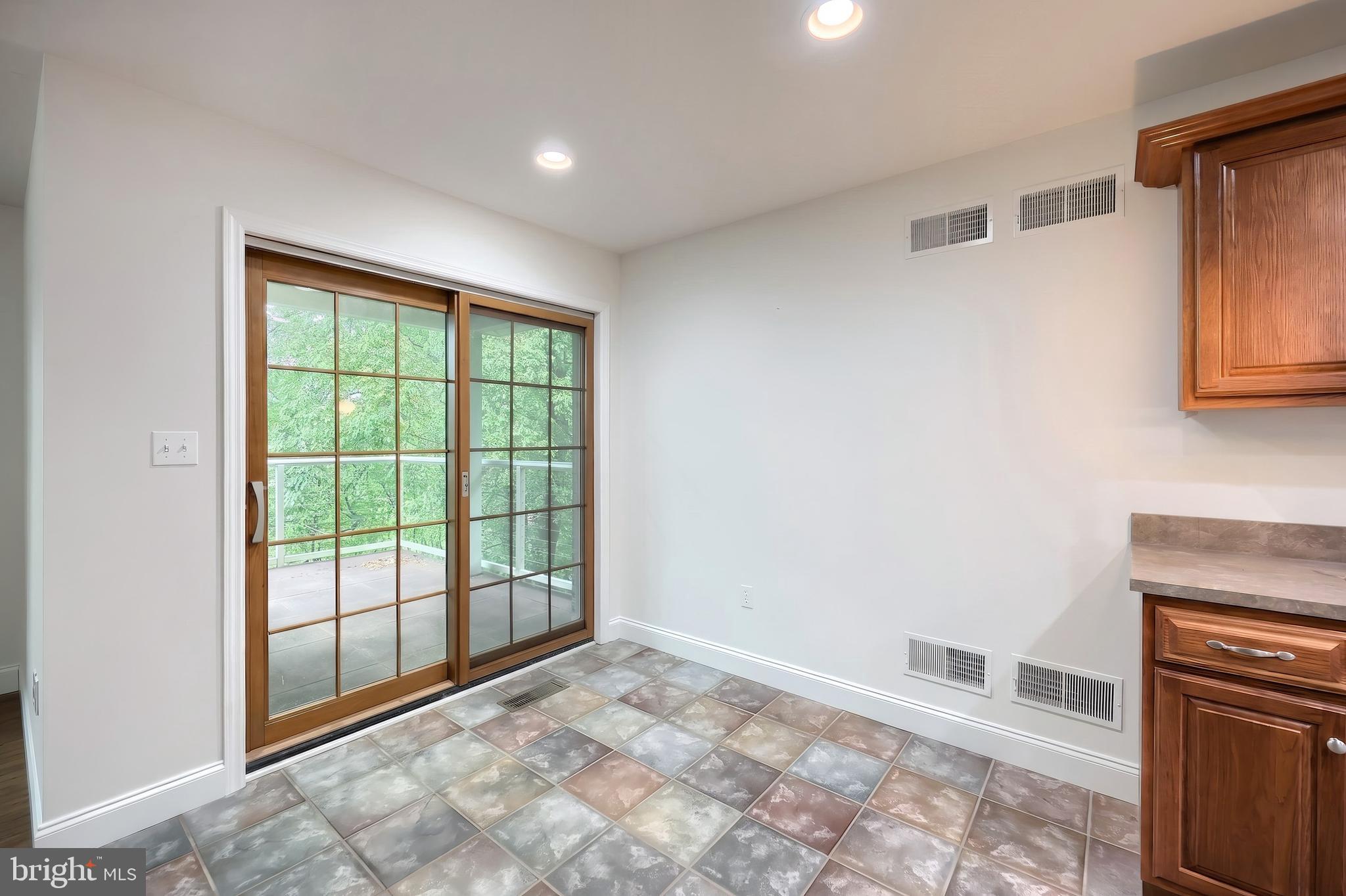 LAUREL ESTATES - Residential