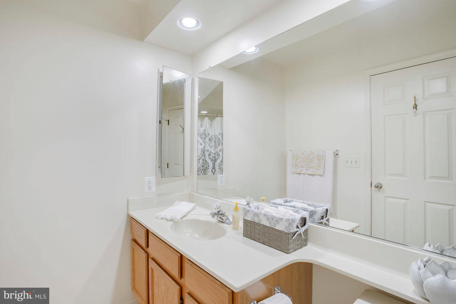 WHITE OAK - Residential