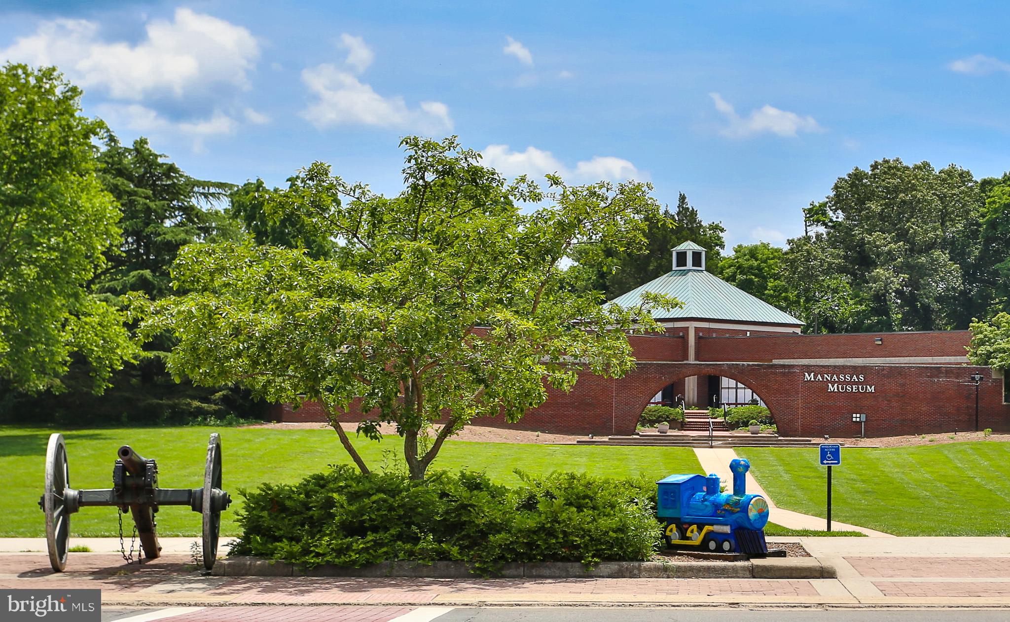 INDUSTRIAL SCHOOL - Residential