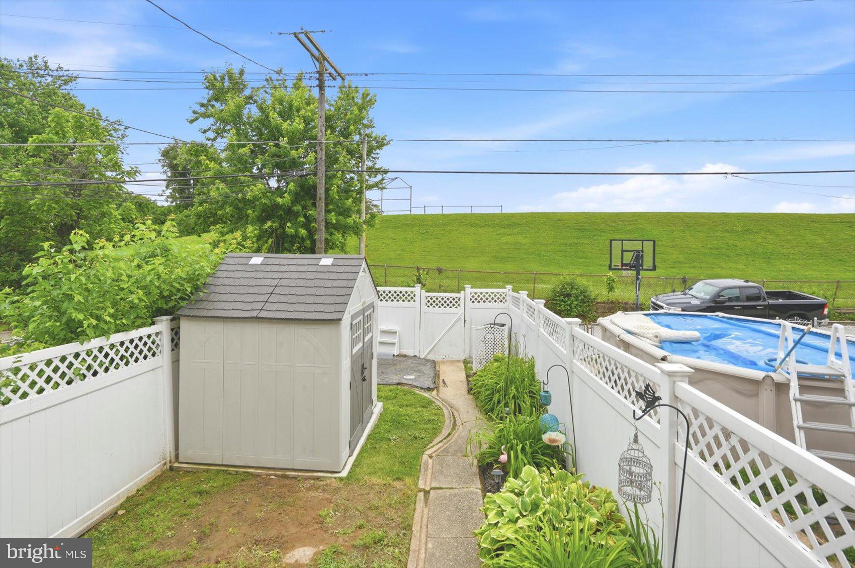 EASTFIELD - Residential
