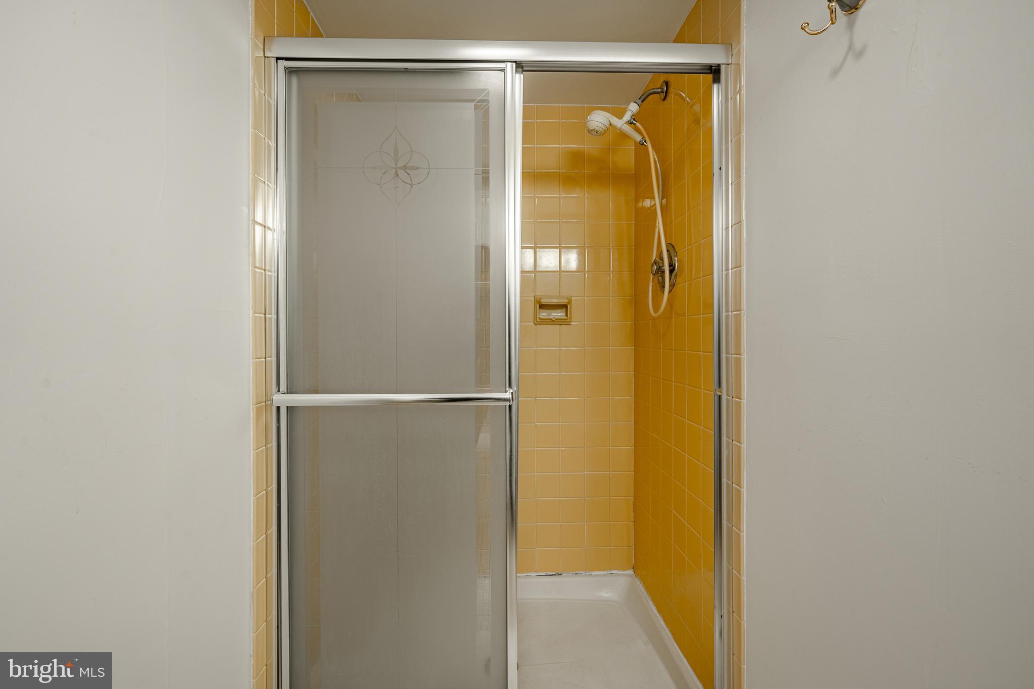 VALLEY FORGE TOWER - Residential