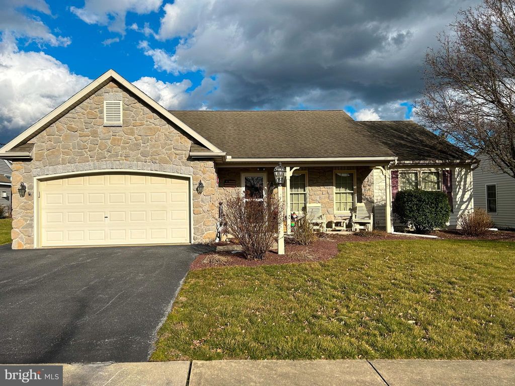 Photo of 976 CAMBRIDGE DR, MANHEIM, PA 17545 (MLS # PALA2030500)