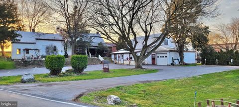 Photo of 211 TURTLE HILL RD, LEOLA, PA 17540 (MLS # PALA2033746)