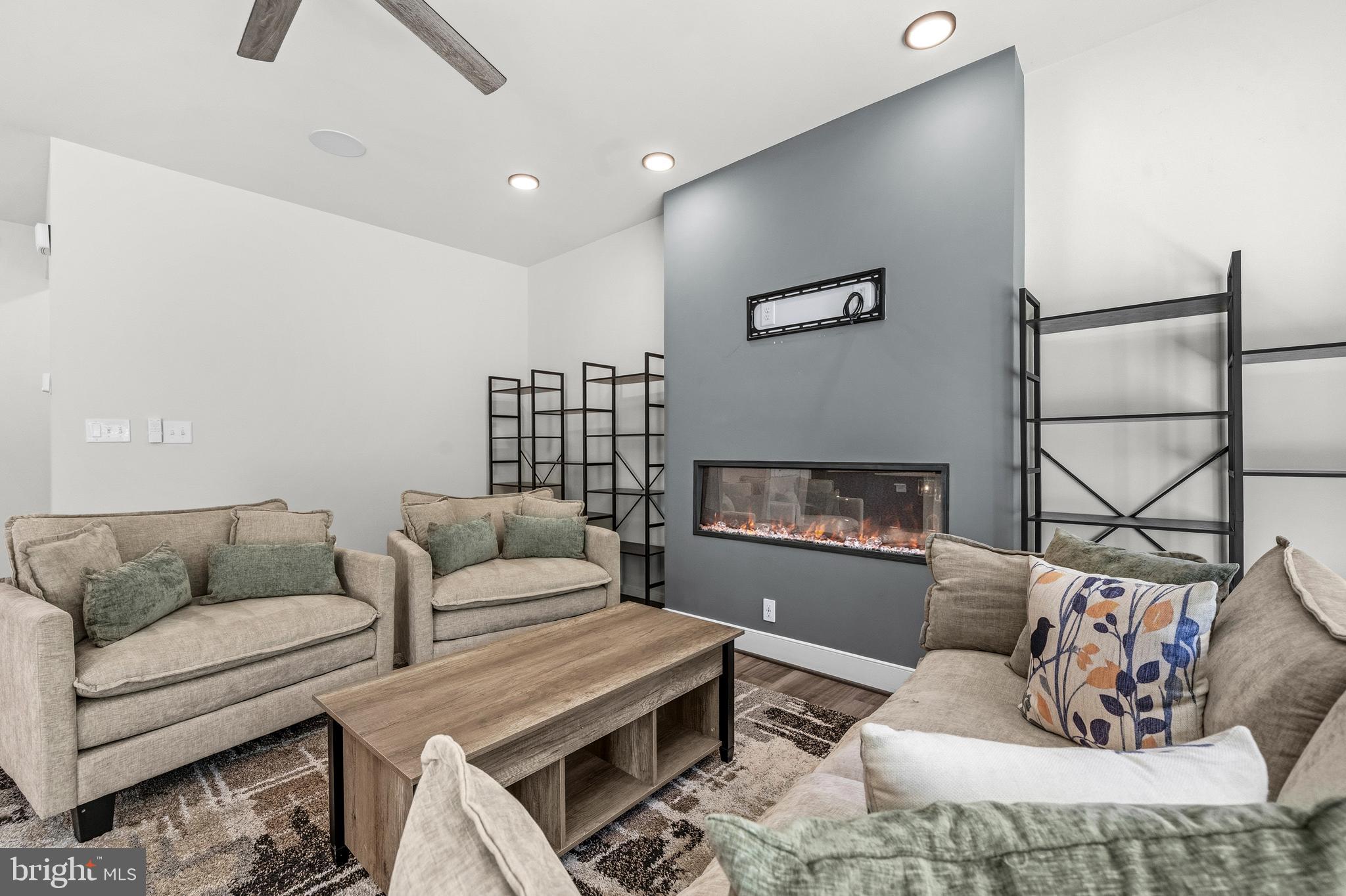 POTOMAC SHORES - Residential