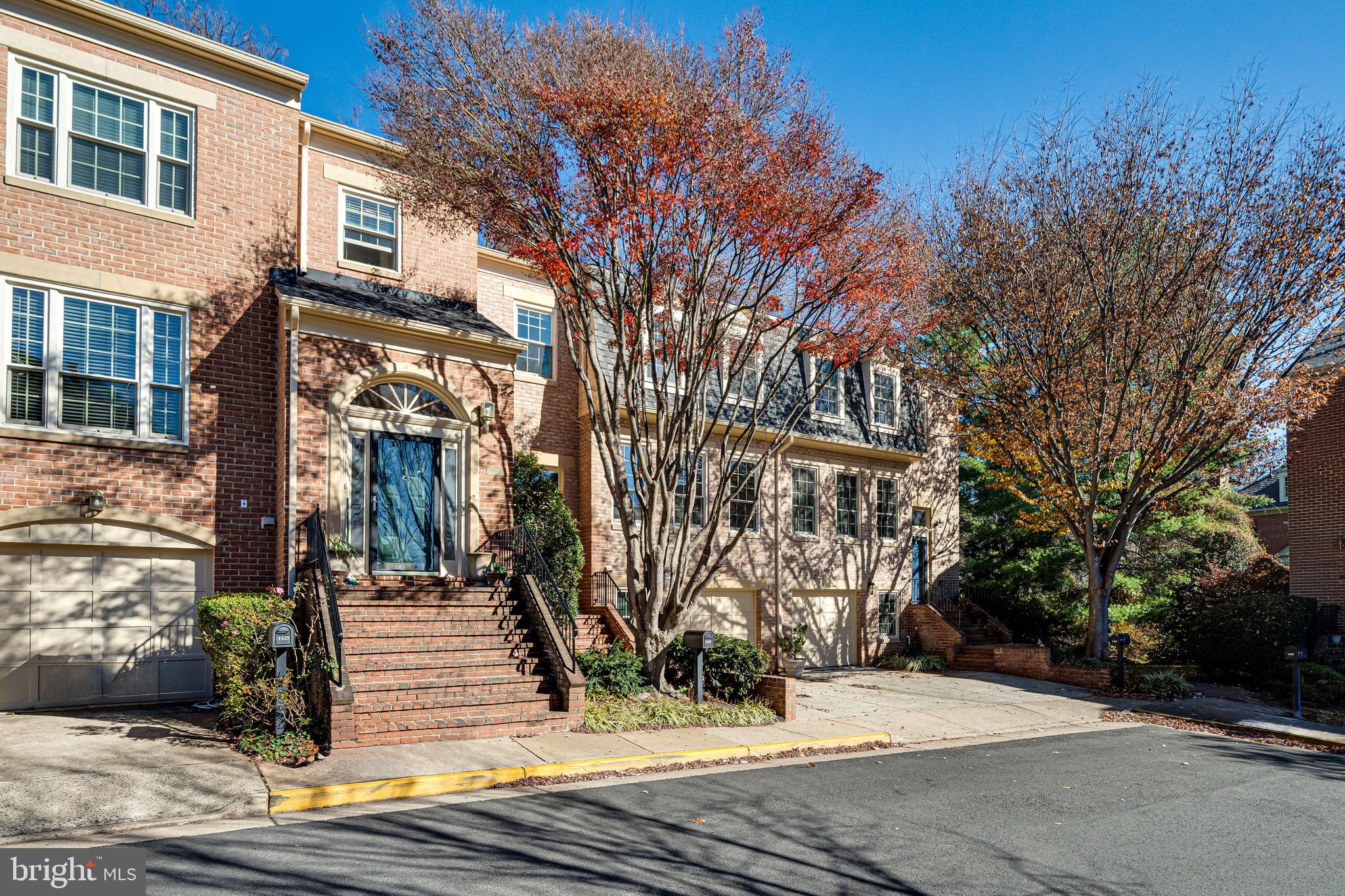 MCLEAN MEWS - Residential Lease