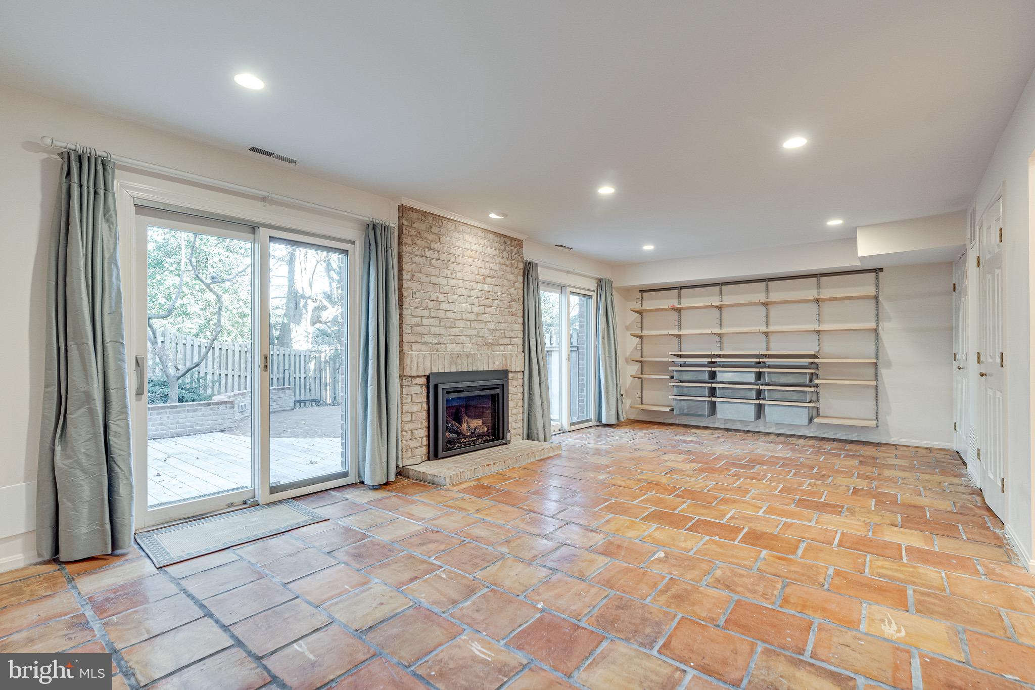 MCLEAN MEWS - Residential Lease