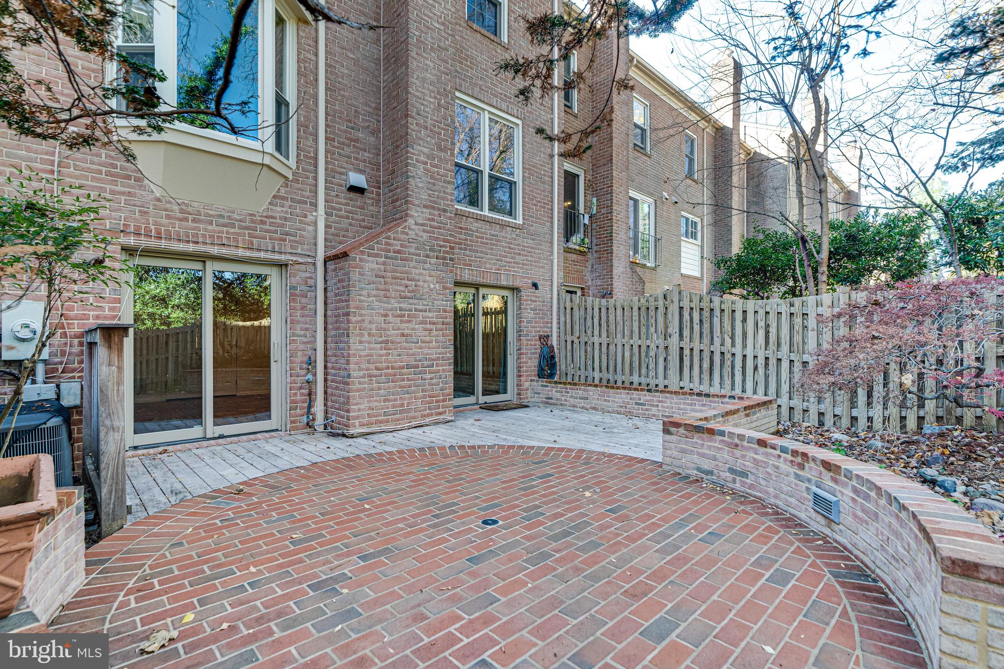 MCLEAN MEWS - Residential Lease