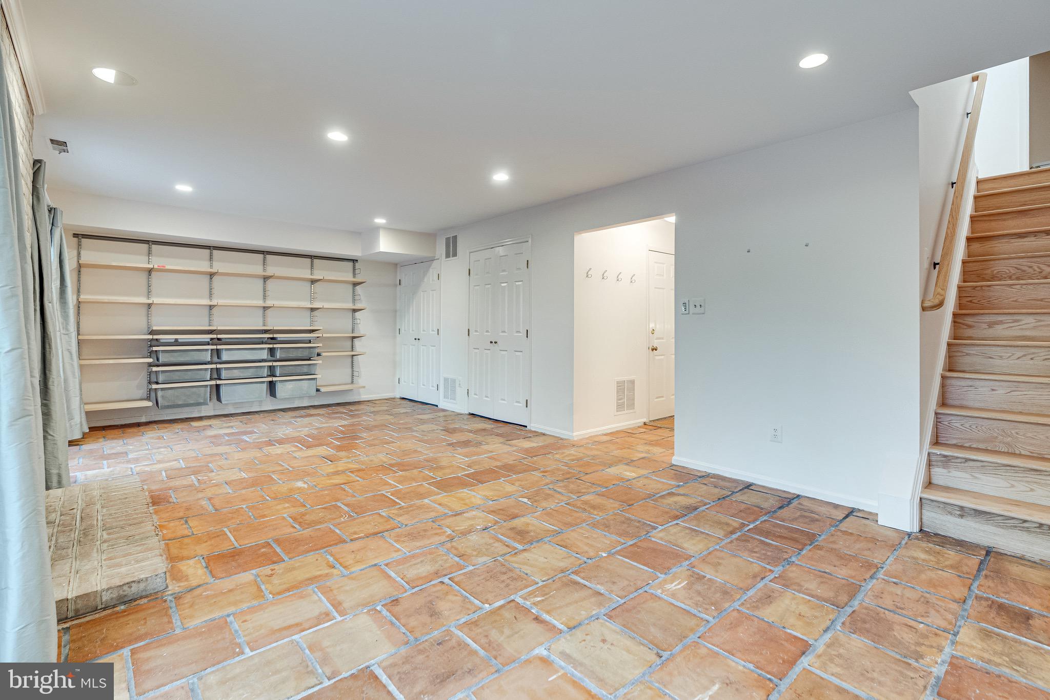 MCLEAN MEWS - Residential Lease