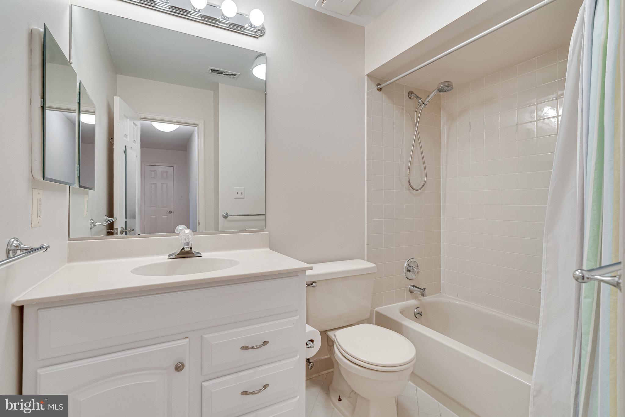 MCLEAN MEWS - Residential Lease