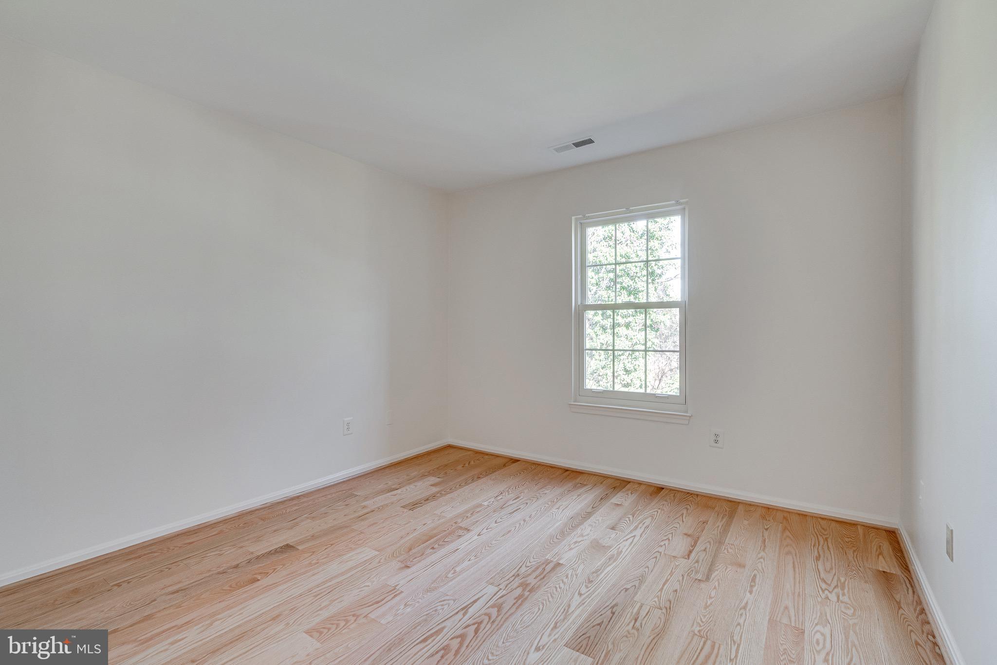 MCLEAN MEWS - Residential Lease