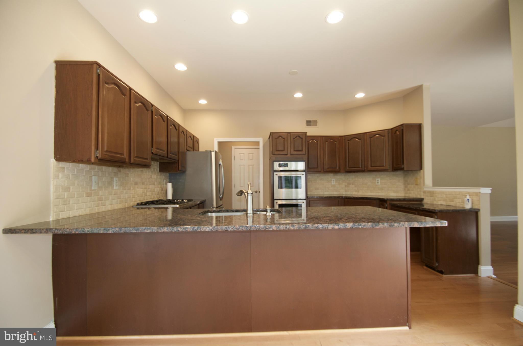 ASHBURN FARM - Residential Lease