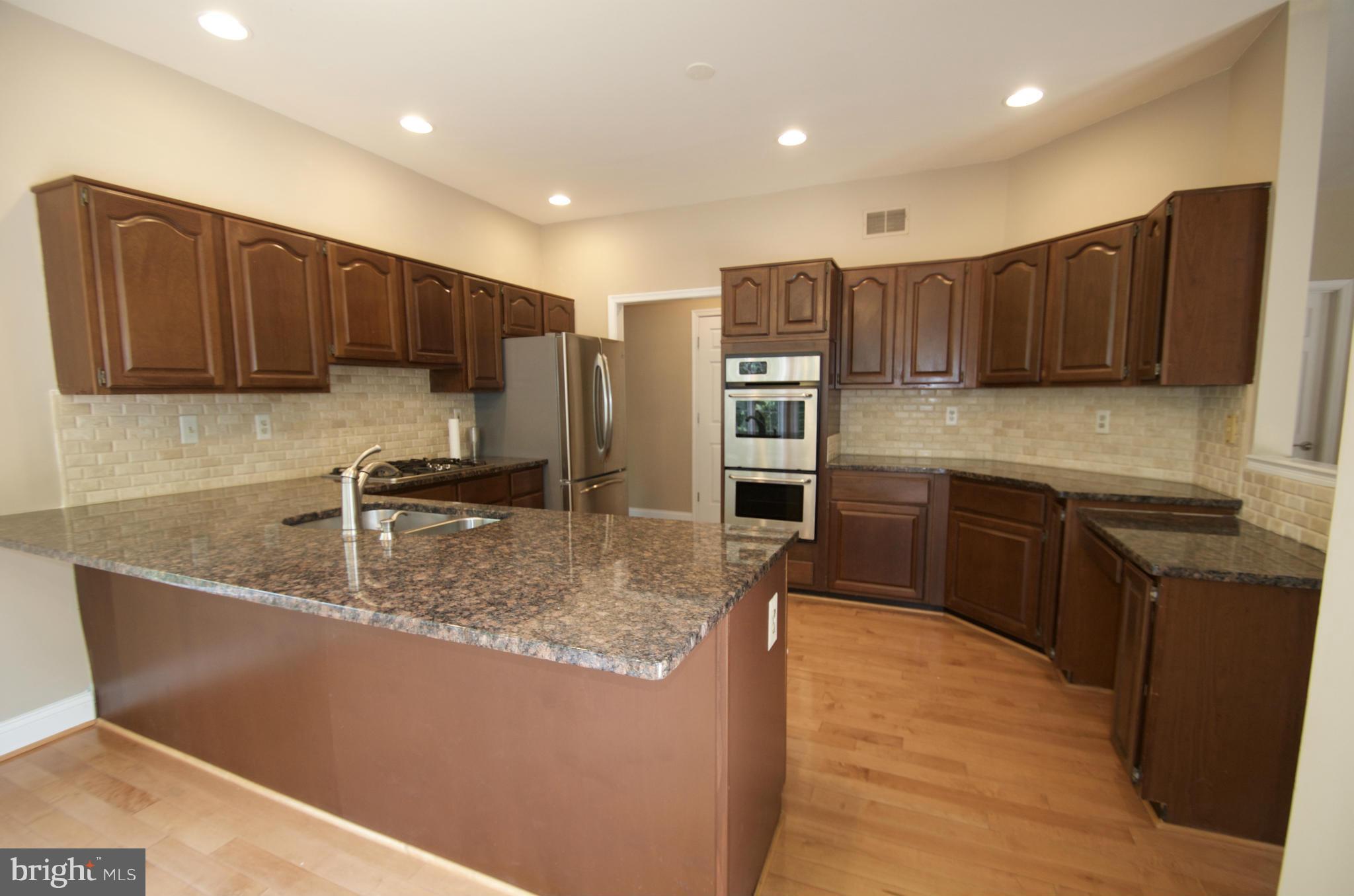 ASHBURN FARM - Residential Lease