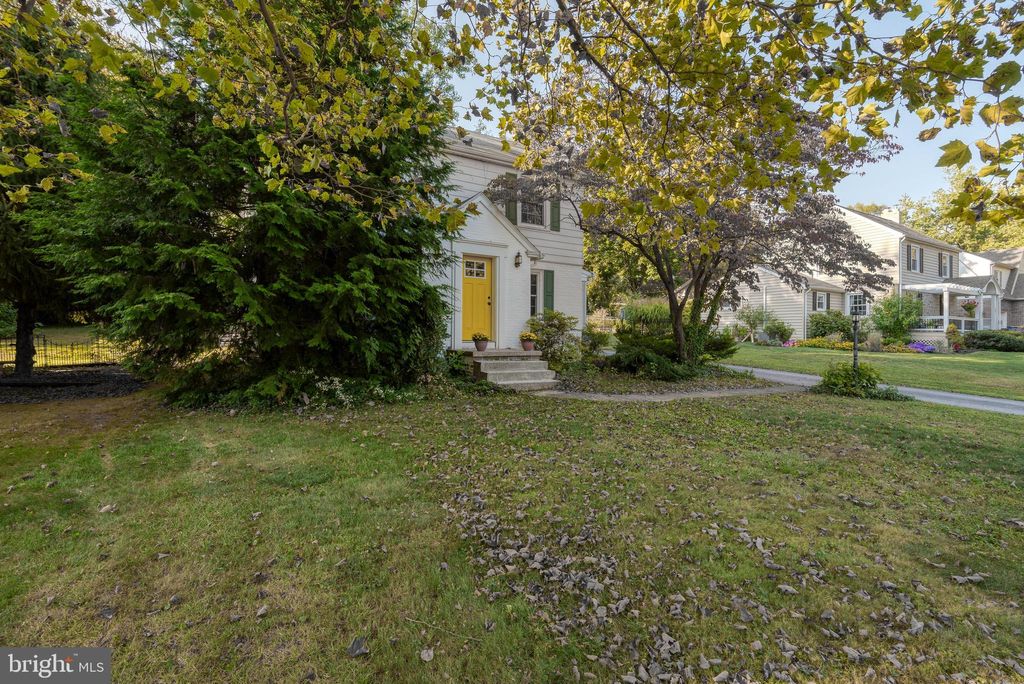 Photo of 473 Waters Road, YORK, PA 17403 (MLS # PAYK2090388)