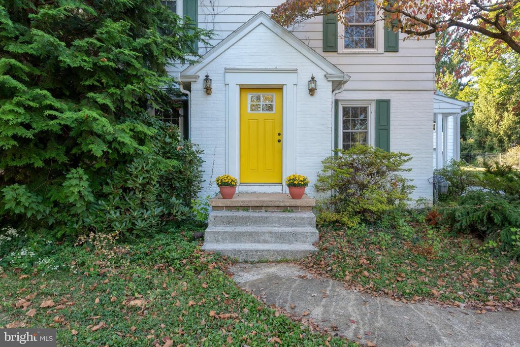 Photo of 473 Waters Road, YORK, PA 17403 (MLS # PAYK2090388)