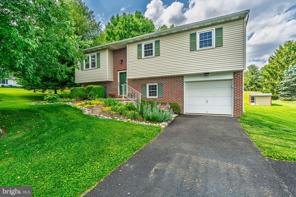 Photo of 316 Snavely Mill Road, LITITZ, PA 17543 (MLS # PALA2088754)