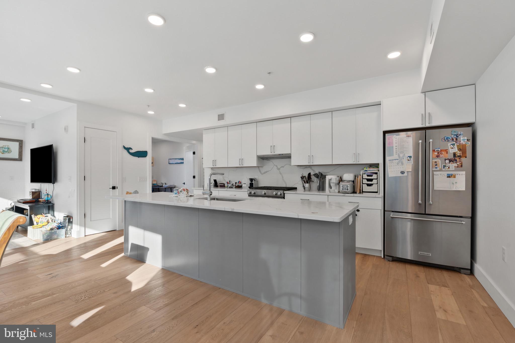 1245 N PIERCE STREET 9