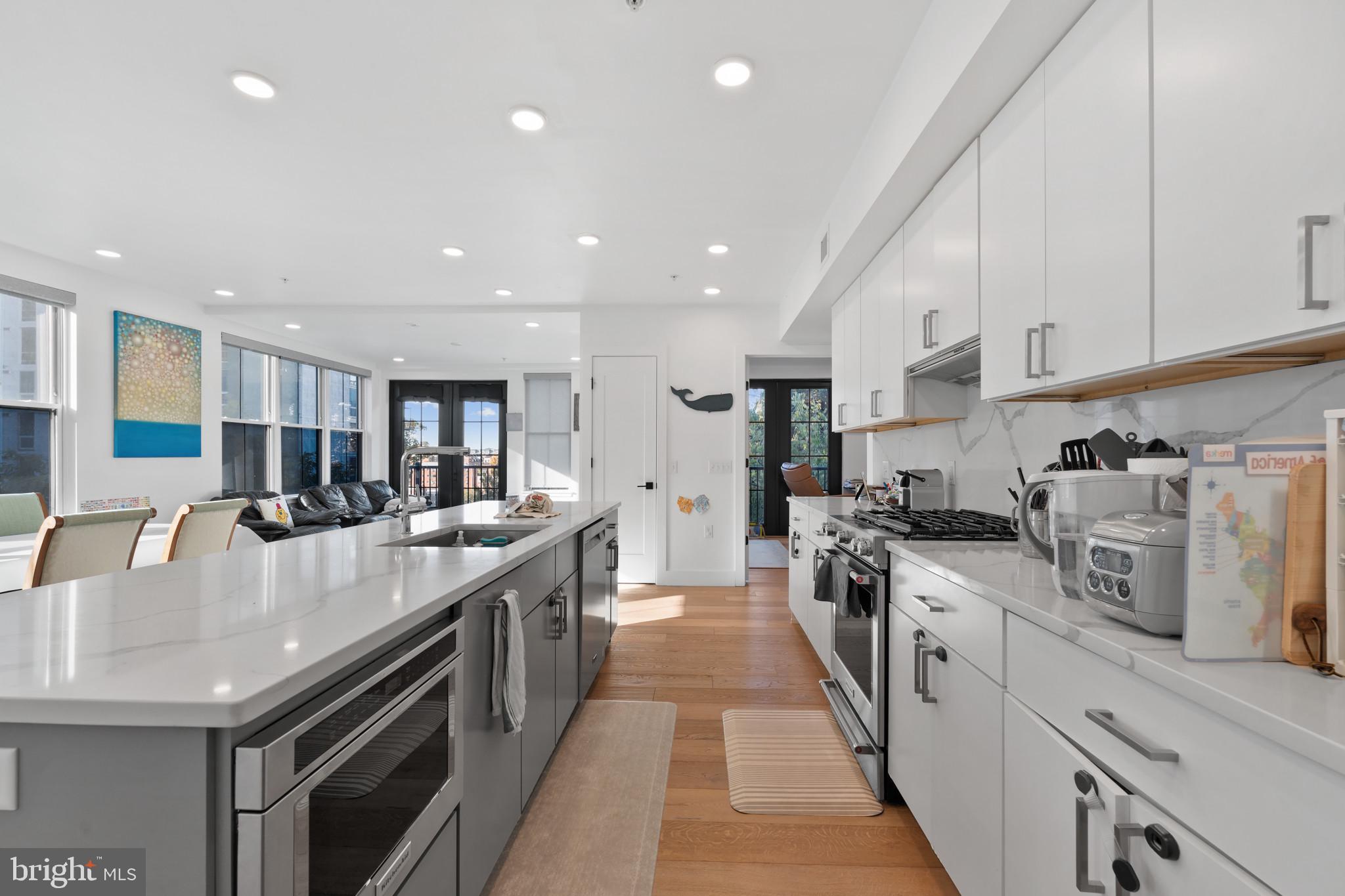 1245 N PIERCE STREET 9