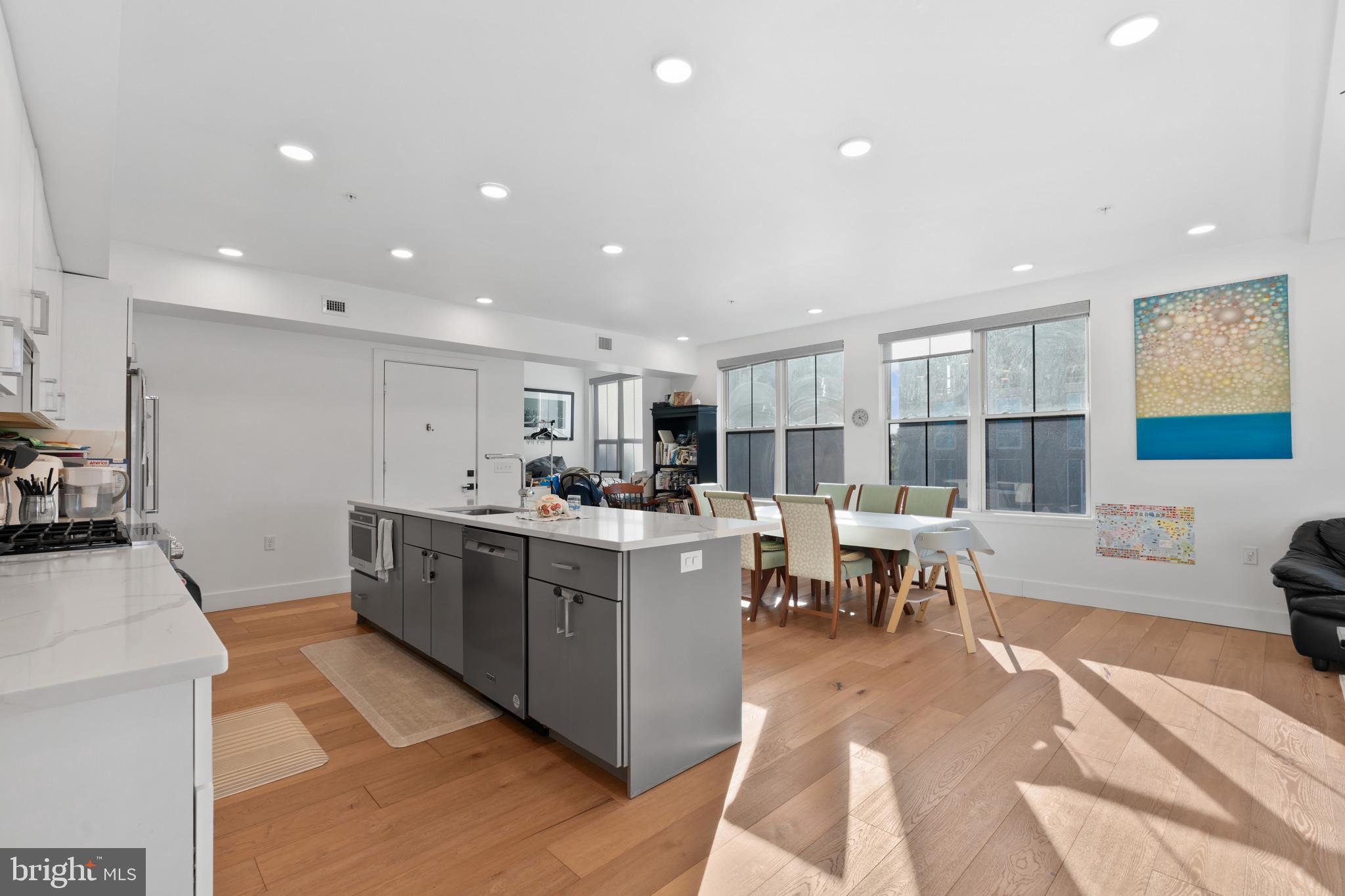 1245 N PIERCE STREET 9